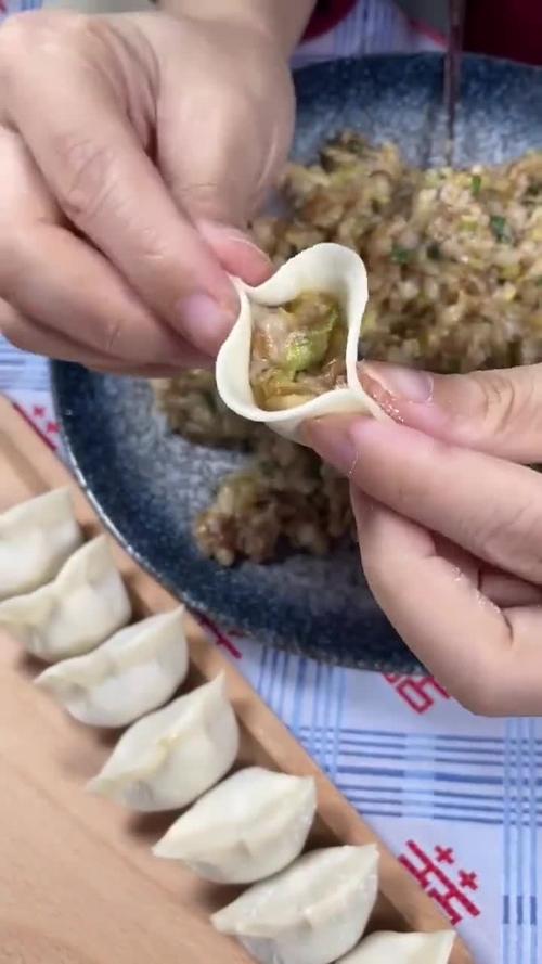 包饺子(包饺子的方法视频教程)